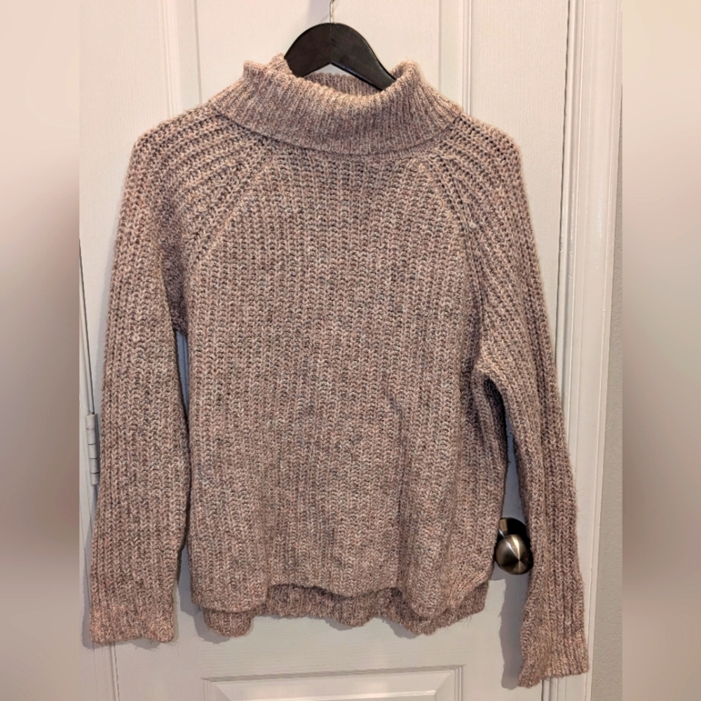 Abercrombie and Fitch Turtleneck Sweater Size Large Mauve